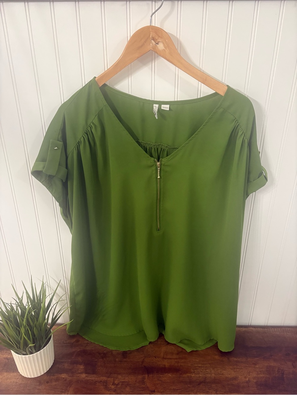 Casual Olive Green Zip-Front Short Sleeve Blouse